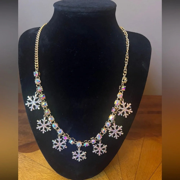 BETSEY JOHNSON Christmas Holiday Snowflake Crystal Earrings & Necklace NEW NWT - Picture 3 of 11